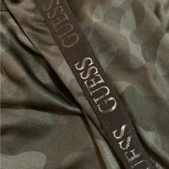 GUESS Leggings, Camouflage w/guess logo tape detail on side - Picture 7 of 8
